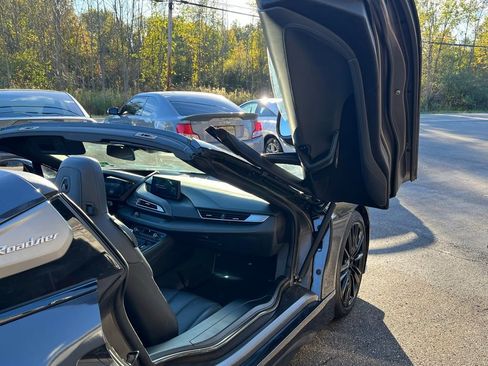Used 2019 BMW i8 Roadster image 29