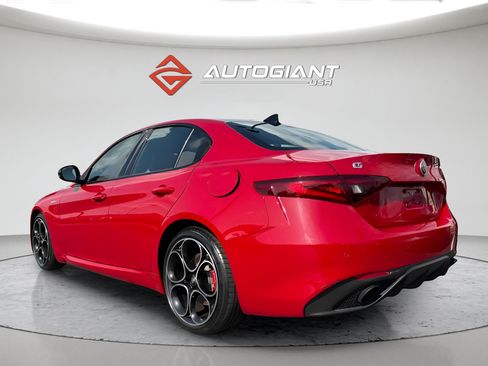 Used 2023 Alfa Romeo Giulia Veloce RWD image 5