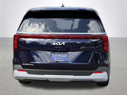 Used 2025 Kia Carnival FWD image 7