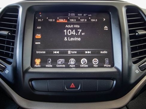 Used 2015 Jeep Cherokee Latitude w/ Cold Weather Group AWD/4WD image 38