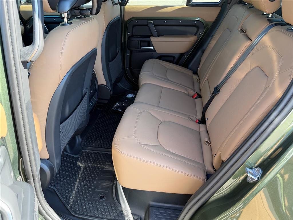 New 2026 Land Rover Defender 110 X-Dynamic SE AWD/4WD image 12