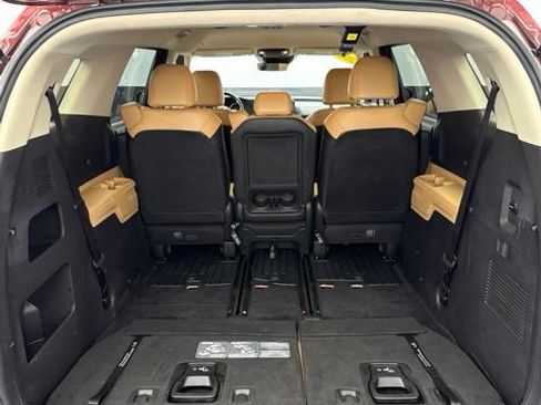 Used 2023 Kia Carnival LX FWD image 63