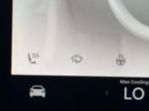 Used 2024 Tesla Model Y Performance image 21