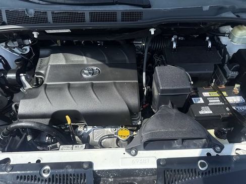 Used 2015 Toyota Sienna SE w/ SE Preferred Package FWD image 30