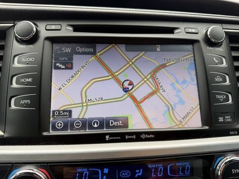 Used 2017 Toyota Highlander XLE FWD image 19