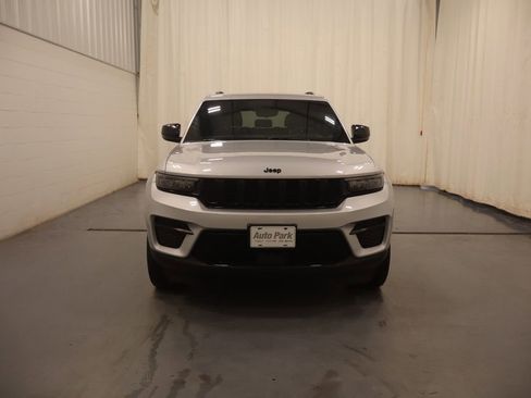 Certified 2023 Jeep Grand Cherokee Altitude AWD/4WD image 3