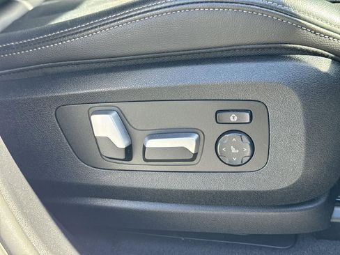 Used 2022 BMW X7 xDrive40i w/ Premium Package image 43