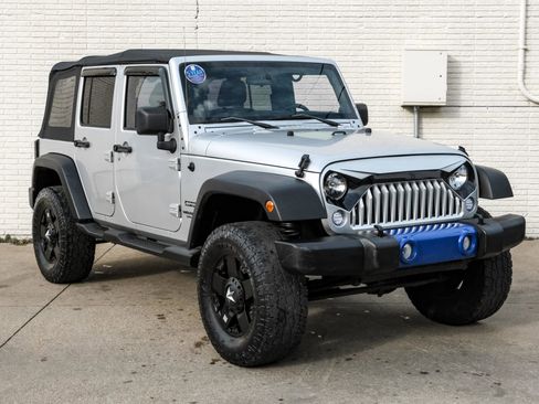 Used 2011 Jeep Wrangler Unlimited Sport image 5