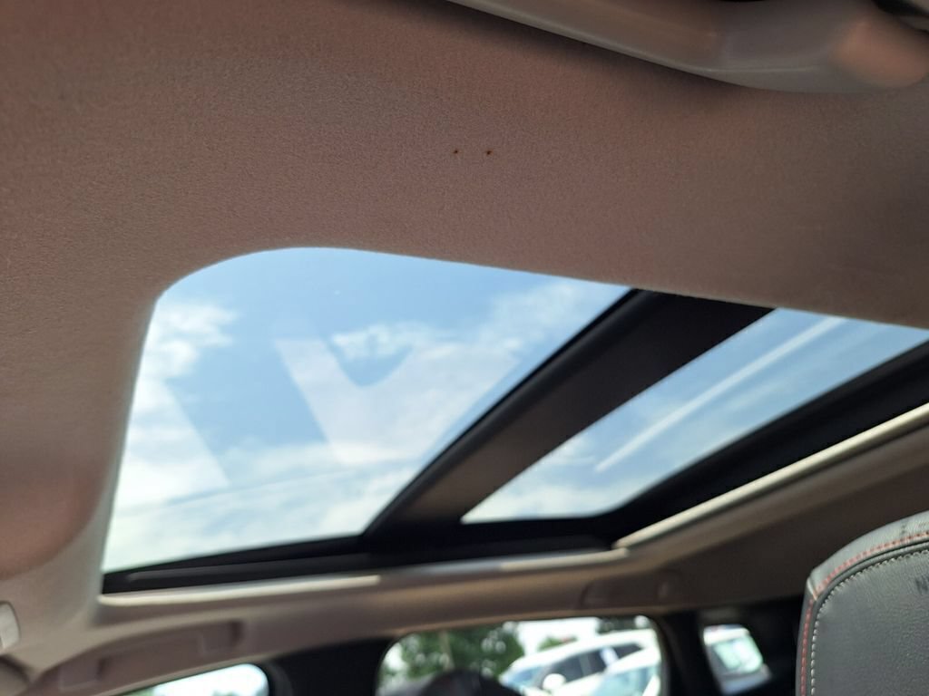 Used 2025 Nissan Kicks SR w/ SR Premium Package FWD image 21