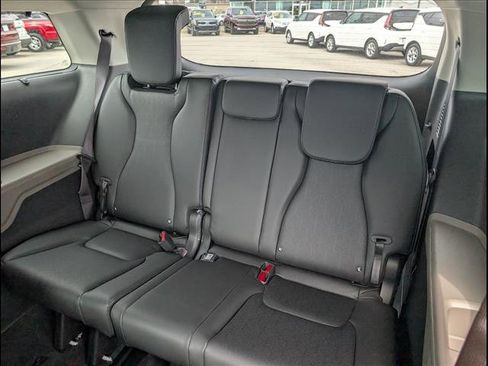 New 2026 Kia Carnival EX image 9