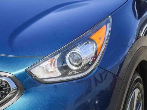 Used 2019 Kia Niro EX image 6