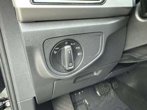 Used 2023 Volkswagen Atlas SE w/ Panoramic Sunroof Package FWD image 58