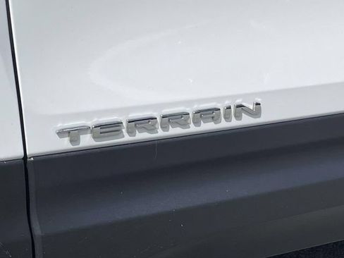 Used 2024 GMC Terrain SLE FWD image 10