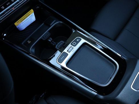 Certified 2025 Mercedes-Benz GLB 250 4MATIC image 27