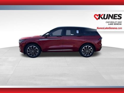 Used 2024 Lincoln Nautilus Reserve AWD/4WD image 9