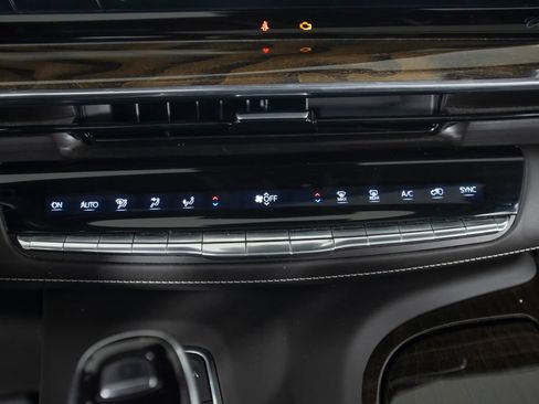 Used 2022 Cadillac Escalade Sport Platinum w/ Heavy-Duty Trailer Package AWD/4WD image 41