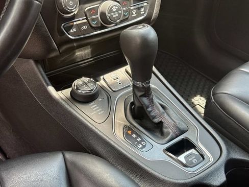 Used 2021 Jeep Cherokee Trailhawk AWD/4WD image 31