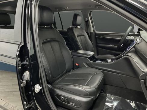 Used 2023 Jeep Grand Cherokee Limited w/ Luxury Tech Group II image 30