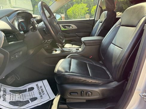 Used 2018 Chevrolet Traverse LT AWD/4WD image 19
