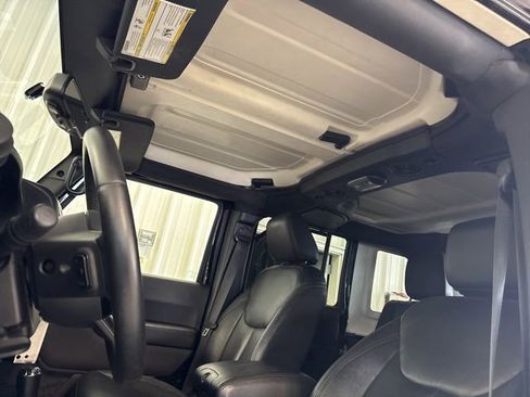 Used 2015 Jeep Wrangler Unlimited Sahara AWD/4WD image 31