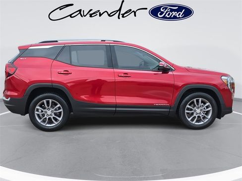Used 2023 GMC Terrain SLT image 4