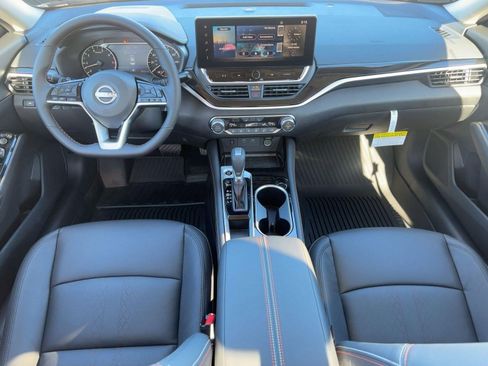 New 2025 Nissan Altima 2.5 SR w/ SR Premium Package FWD image 17