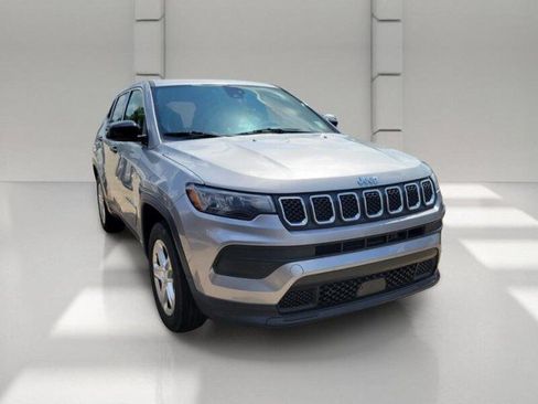 Used 2023 Jeep Compass Sport AWD/4WD image 3