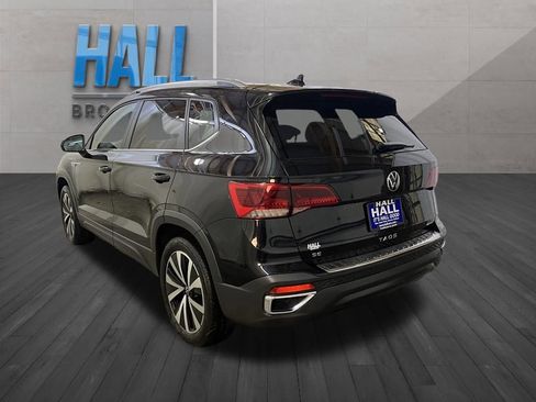 Used 2023 Volkswagen Taos SE w/ Panoramic Sunroof Package image 4