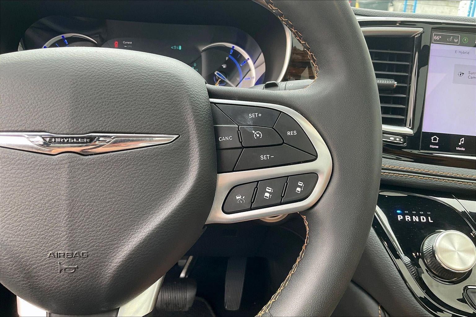 Used 2023 Chrysler Pacifica Pinnacle FWD image 20