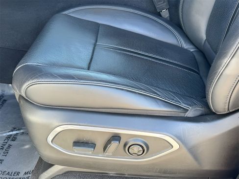Used 2024 Jeep Wagoneer L Series III w/ Flexible Seating Group image 11