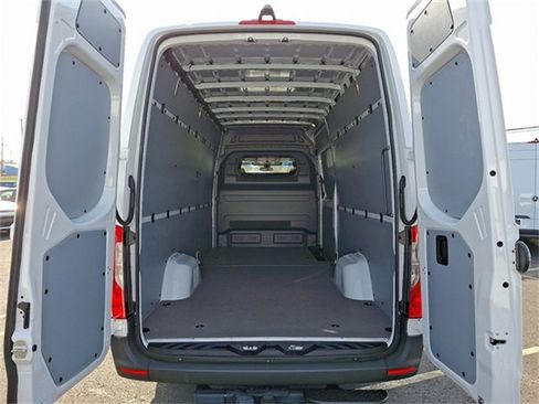 Used 2025 Mercedes-Benz Sprinter 2500 image 22