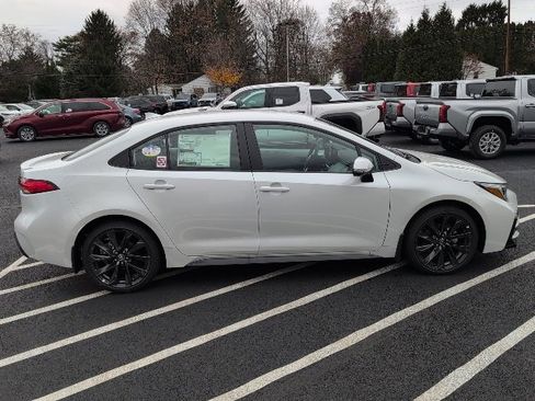 New 2025 Toyota Corolla SE image 2