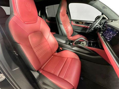 Certified 2025 Porsche Cayenne Turbo image 28
