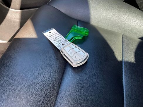 Used 2020 Cadillac XT4 Sport w/ Driver Awareness Package image 11