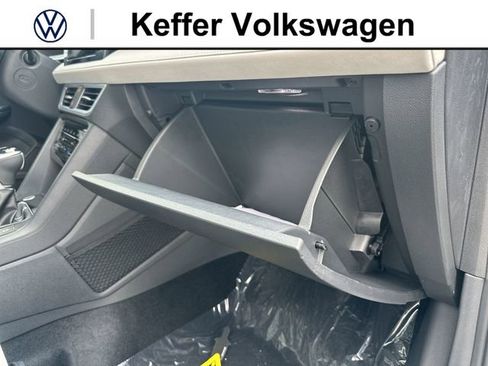New 2026 Volkswagen Taos SE FWD image 33