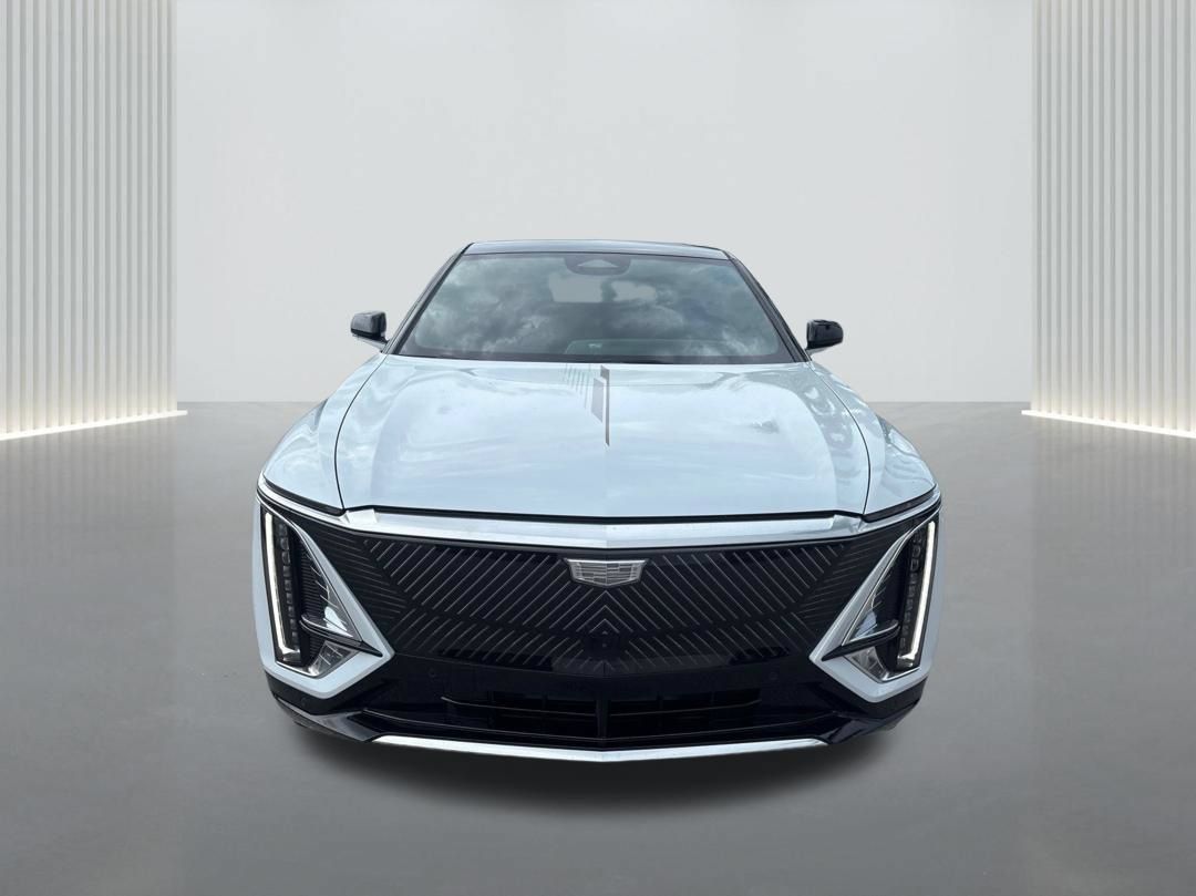 New 2026 Cadillac Lyriq Luxury w/ LPO, Bronce Accent Package RWD image 2