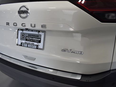 Used 2021 Nissan Rogue SV AWD/4WD image 12