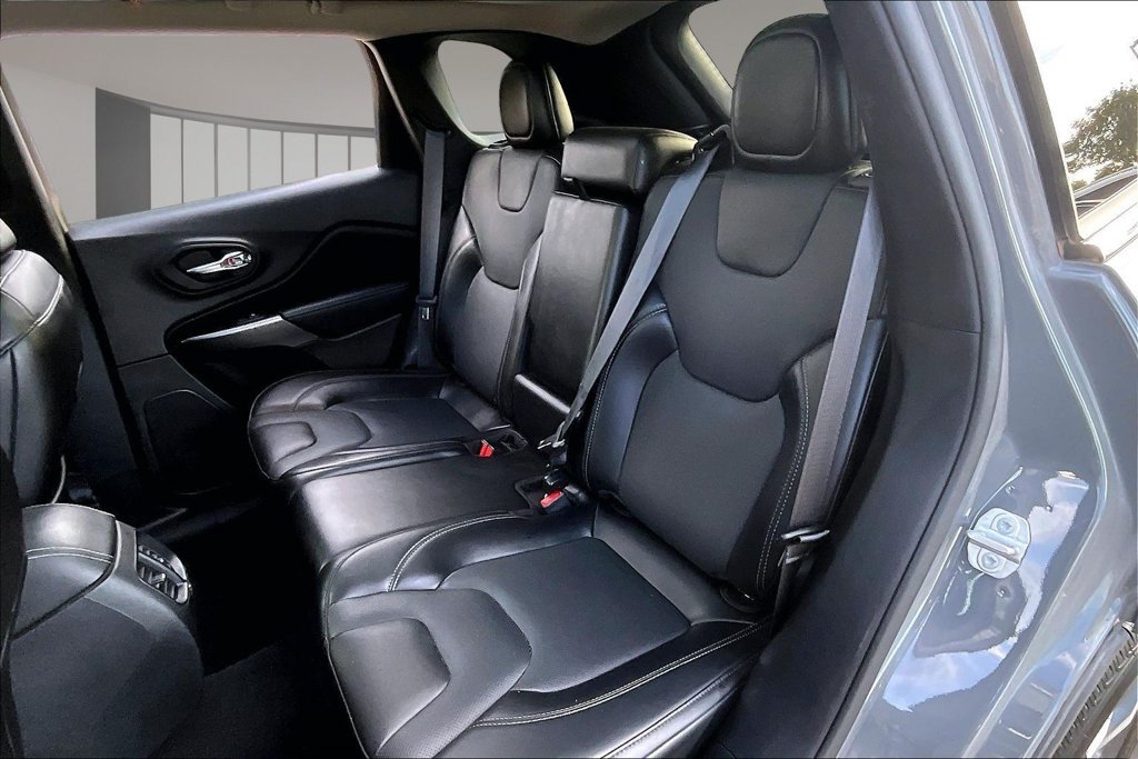 Used 2021 Jeep Cherokee Limited AWD/4WD image 28