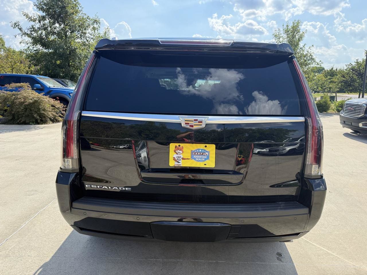 Used 2015 Cadillac Escalade Luxury AWD/4WD image 5