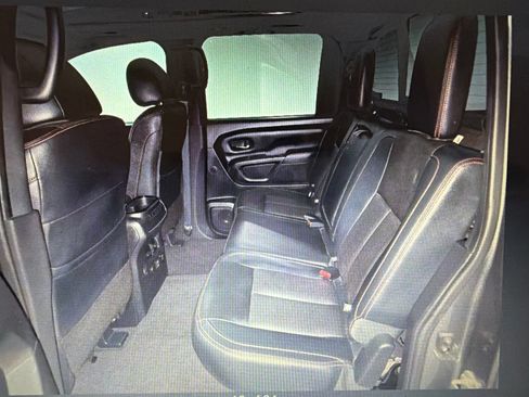 Used 2021 Nissan Titan PRO-4X w/ Pro-4x Convenience Package AWD/4WD image 11