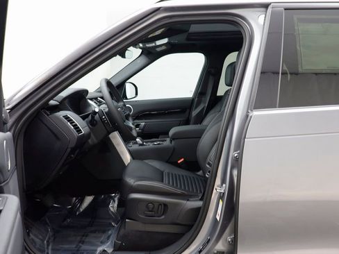 New 2025 Land Rover Discovery S image 5