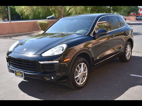 Used 2016 Porsche Cayenne w/ Premium Package AWD/4WD image 3