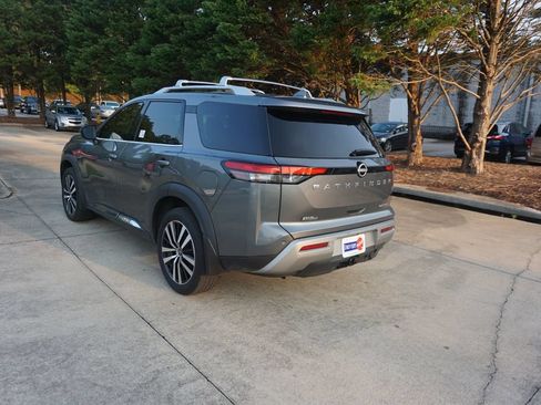 Used 2023 Nissan Pathfinder Platinum FWD image 24