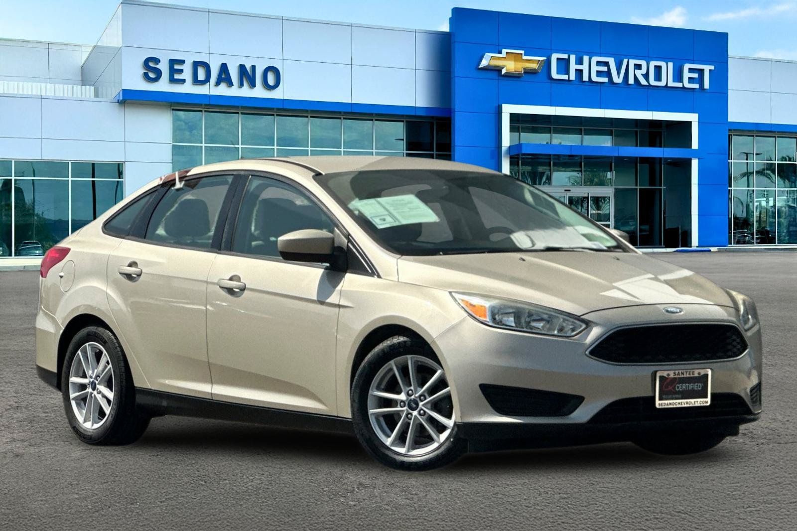 Used 2018 Ford Focus SE FWD image 2