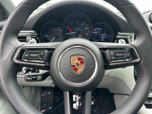 Certified 2025 Porsche Macan AWD/4WD image 25