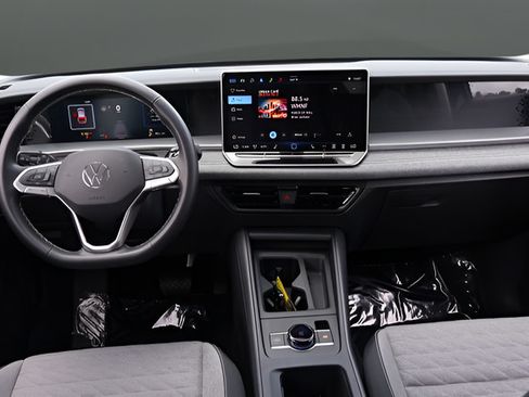 Certified 2025 Volkswagen Tiguan S AWD/4WD image 16