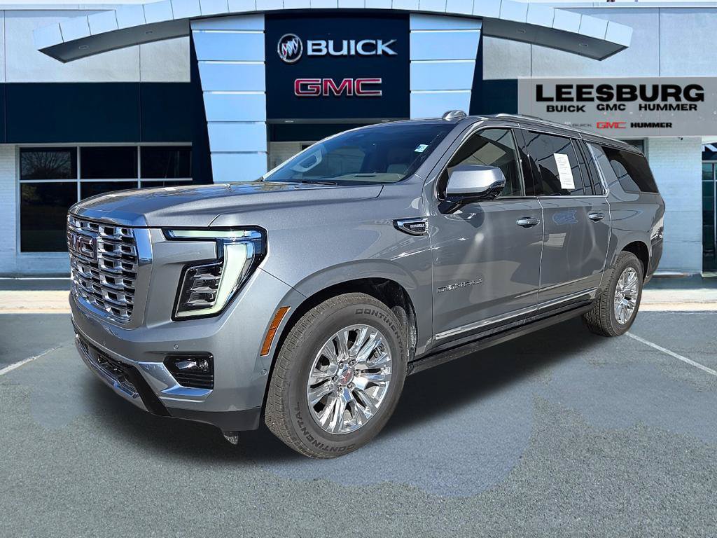 Used 2025 GMC Yukon XL Denali w/ Advanced Technology Package AWD/4WD image 3