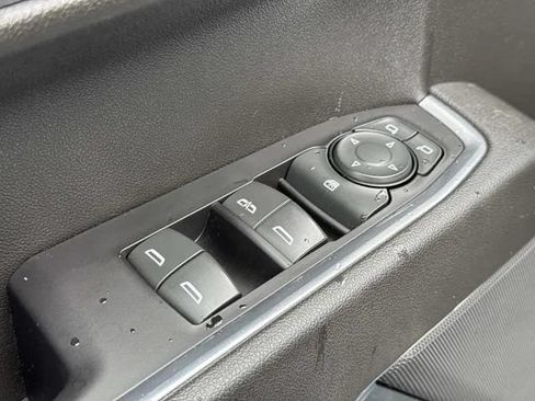 Used 2022 Chevrolet Silverado 1500 LT AWD/4WD image 29