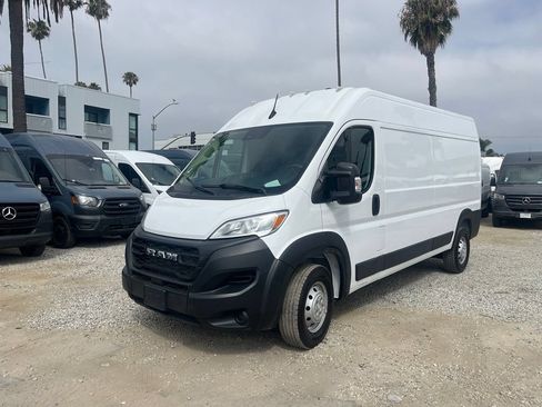 Used 2023 RAM ProMaster 2500 FWD image 1