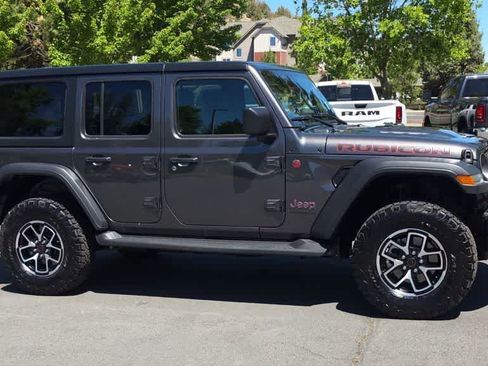 Used 2024 Jeep Wrangler Unlimited Rubicon w/ Technology Group AWD/4WD image 2